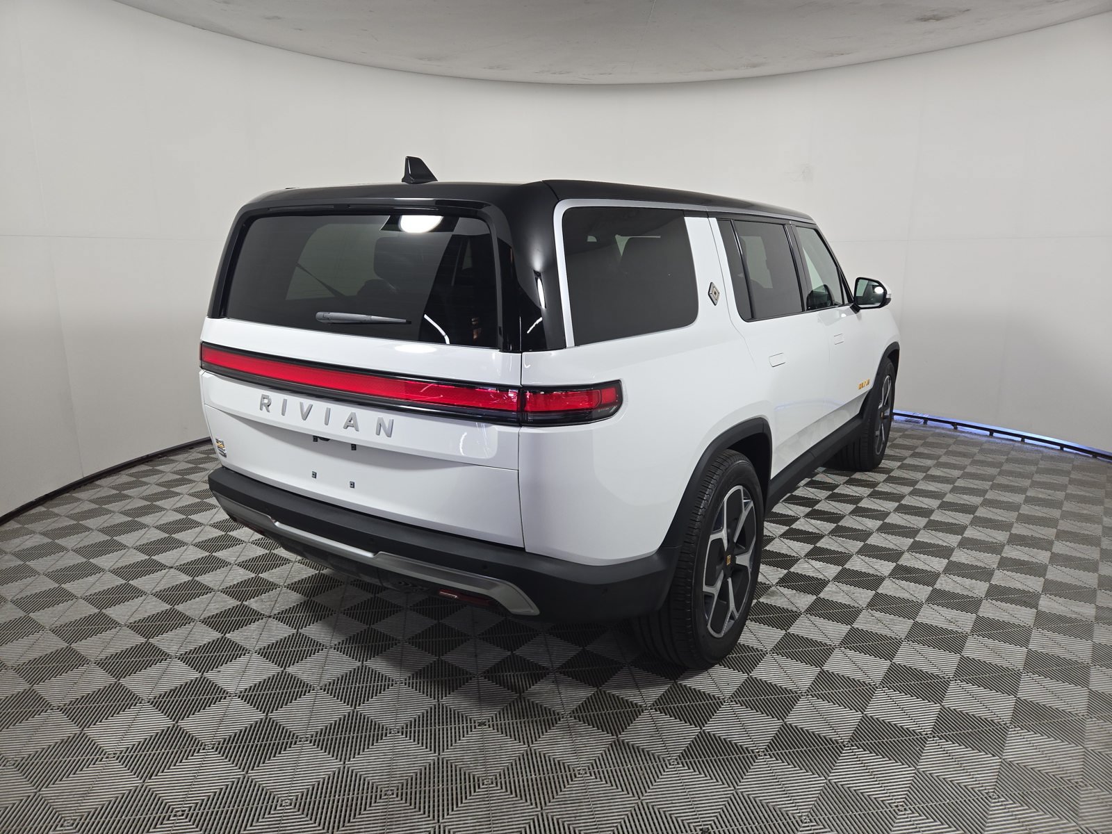 Used 2024 Rivian R1S Adventure Quad AWD/4WD image 5