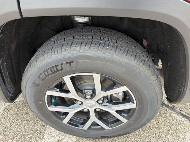 Used 2024 Jeep Grand Cherokee L Limited w/ Trailer Tow Package AWD/4WD image 14