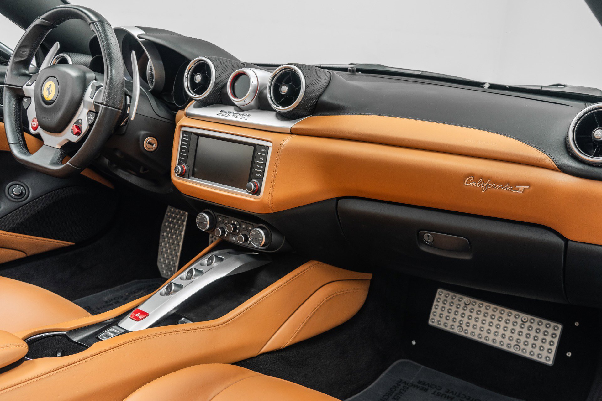 Used 2015 Ferrari California T RWD image 14