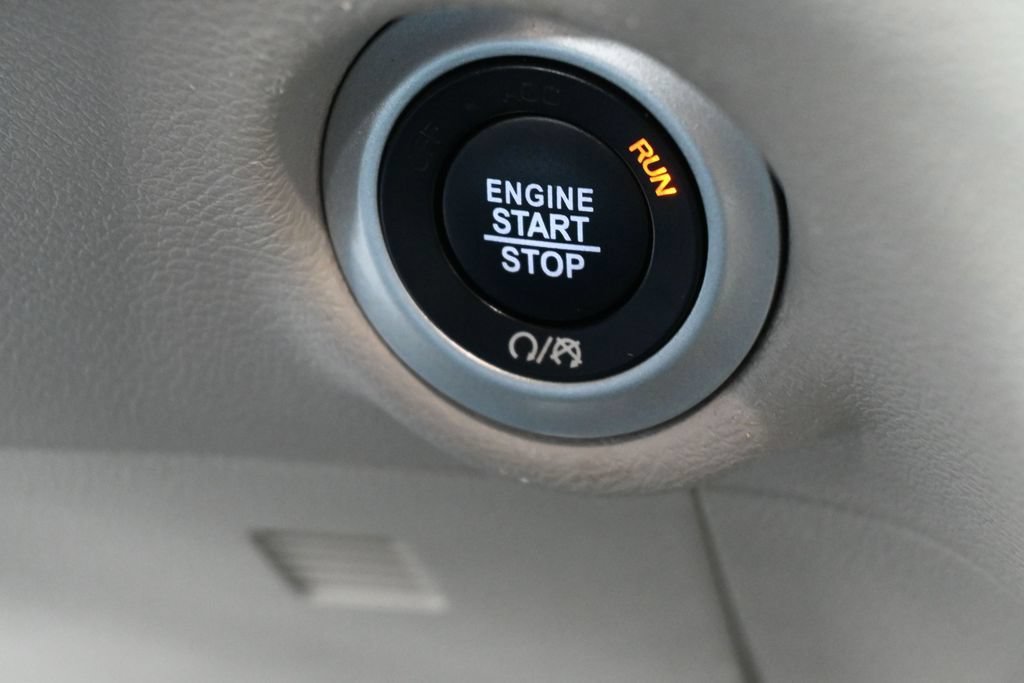 Used 2024 Chrysler Pacifica Touring-L FWD image 38