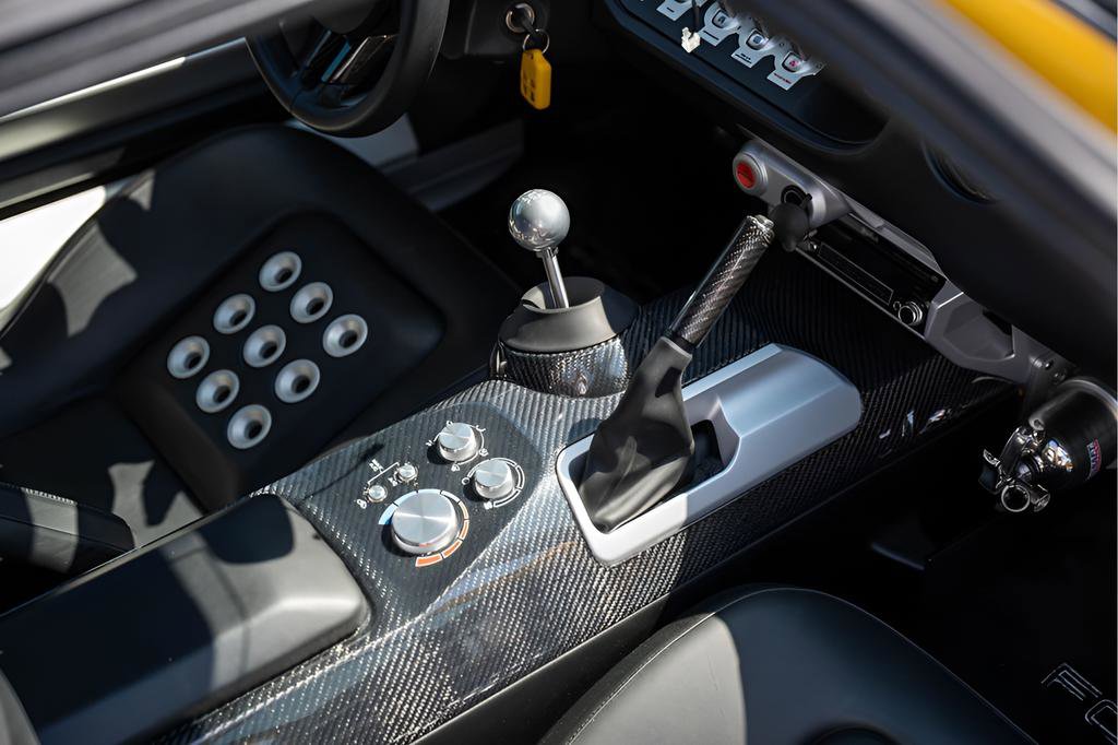 Used 2006 Ford GT RWD image 37