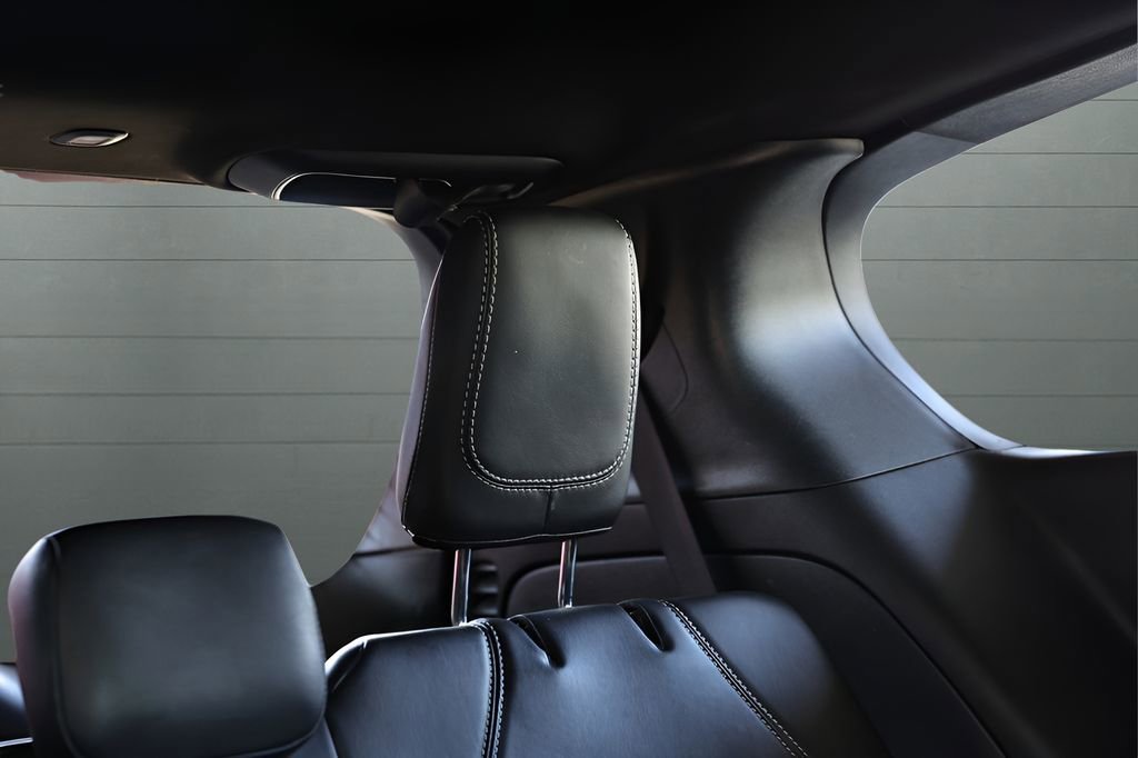 Used 2025 Chrysler Pacifica Select image 65
