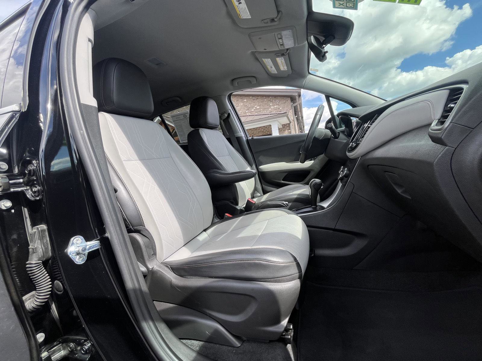 Used 2020 Chevrolet Trax LT w/ LT Convenience Package image 13