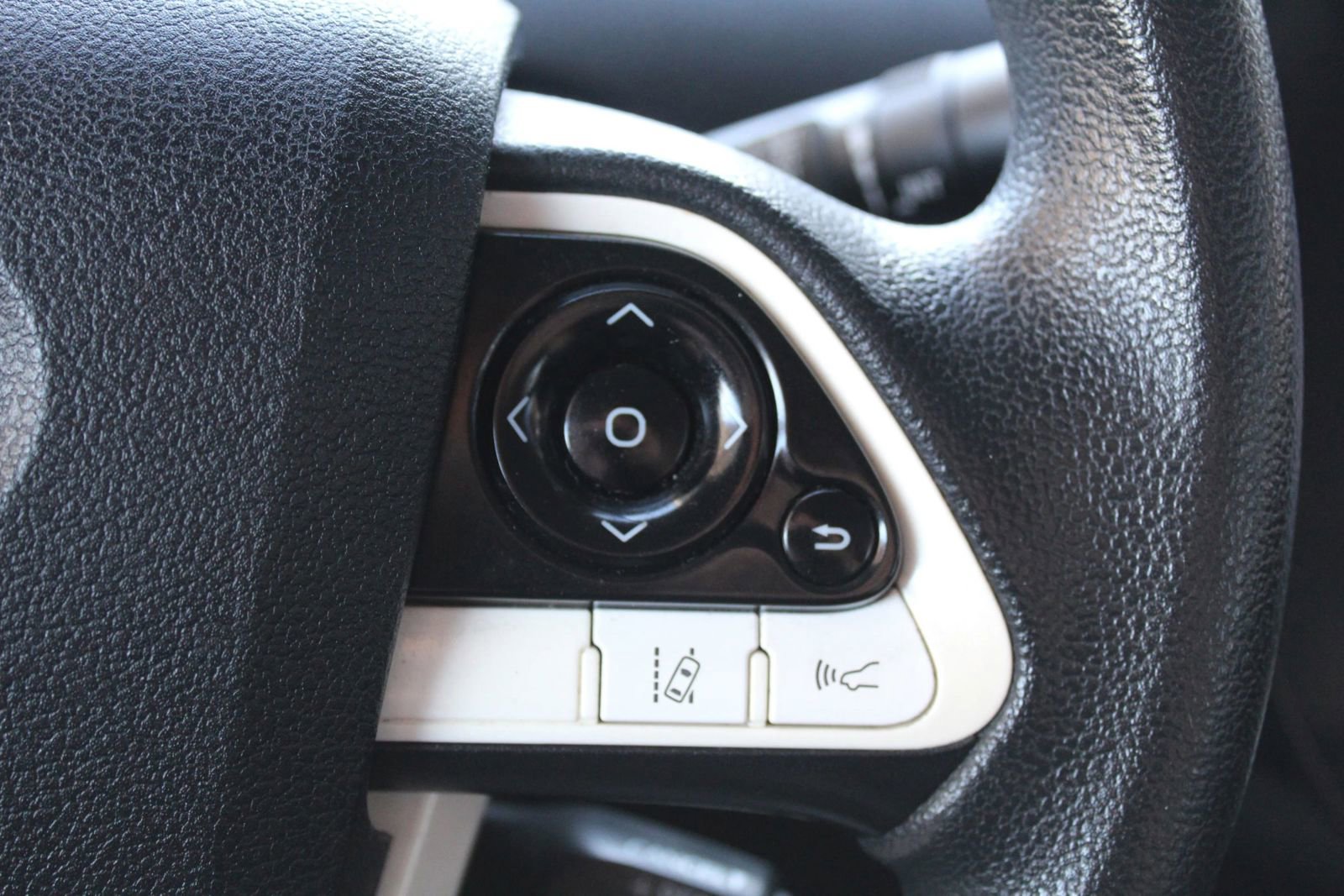 Used 2017 Toyota Prius Four FWD image 25