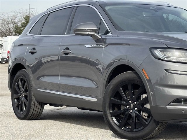 Used 2022 Lincoln Nautilus Reserve w/ Equipment Group 201A image 3