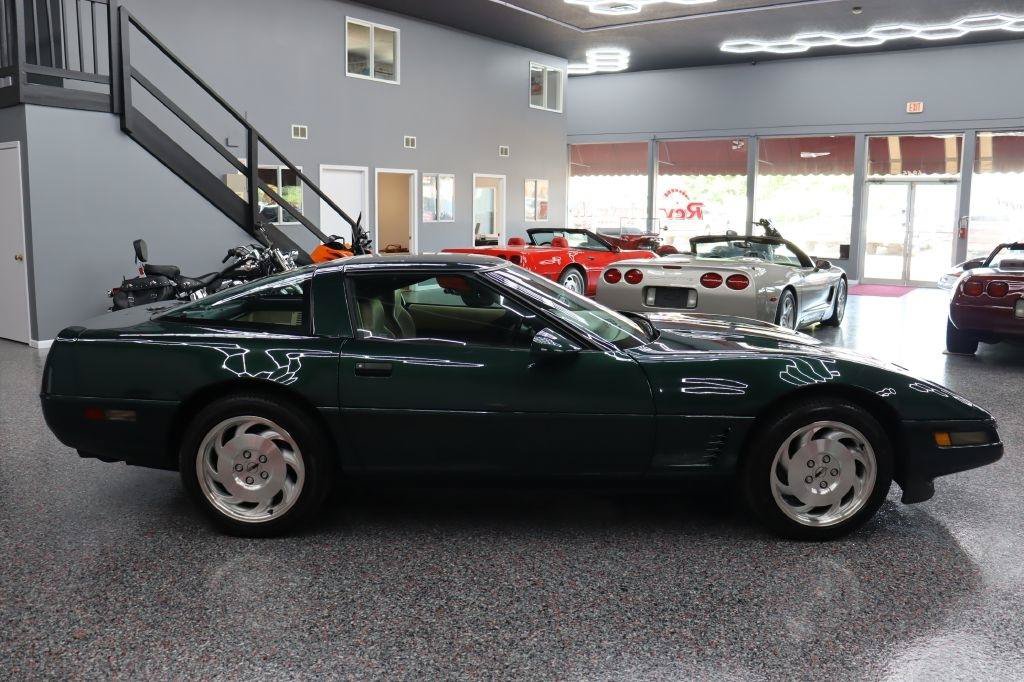 Used 1995 Chevrolet Corvette Coupe RWD image 5