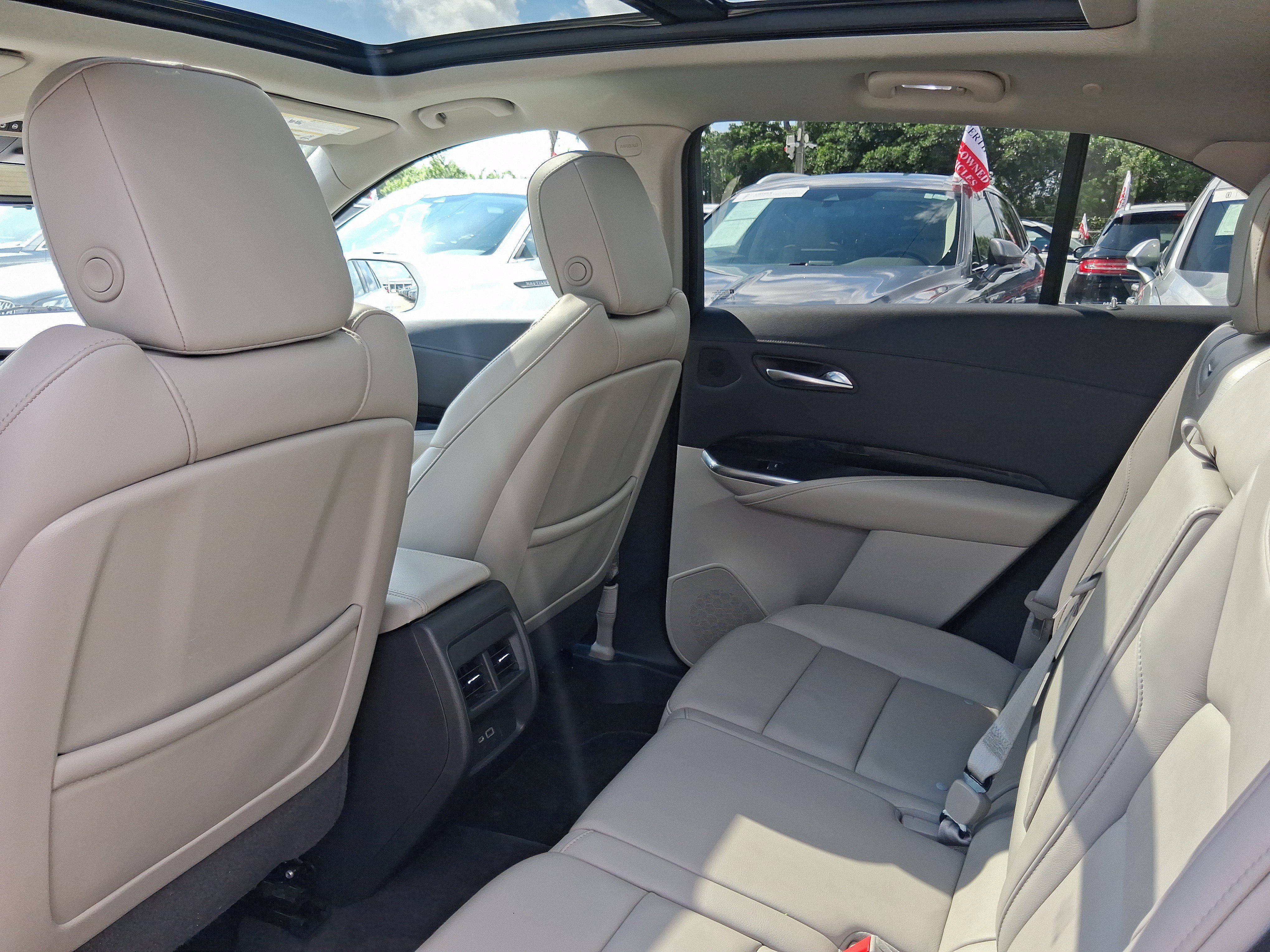 Used 2019 Cadillac XT4 Premium Luxury w/ Enhanced Visibility Package FWD image 5
