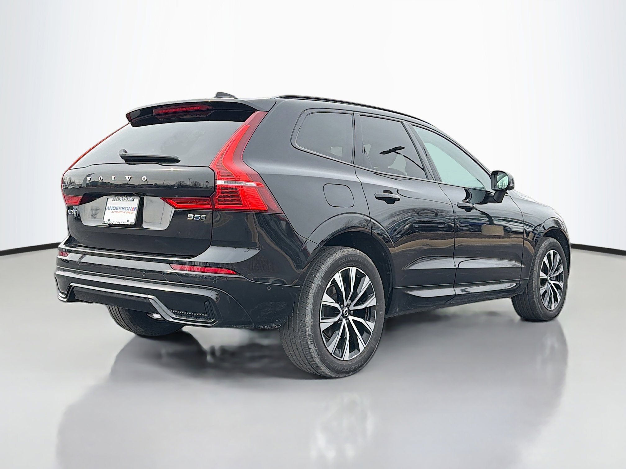 Used 2024 Volvo XC60 B5 Plus image 2