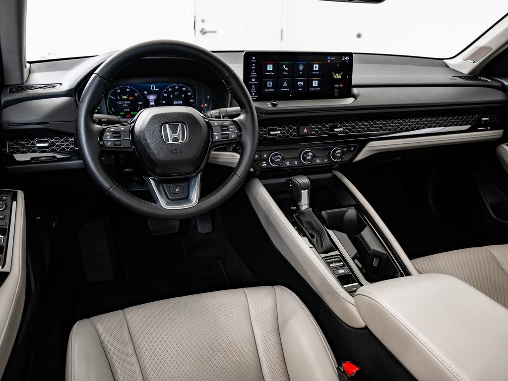 Used 2025 Honda Accord Touring image 4