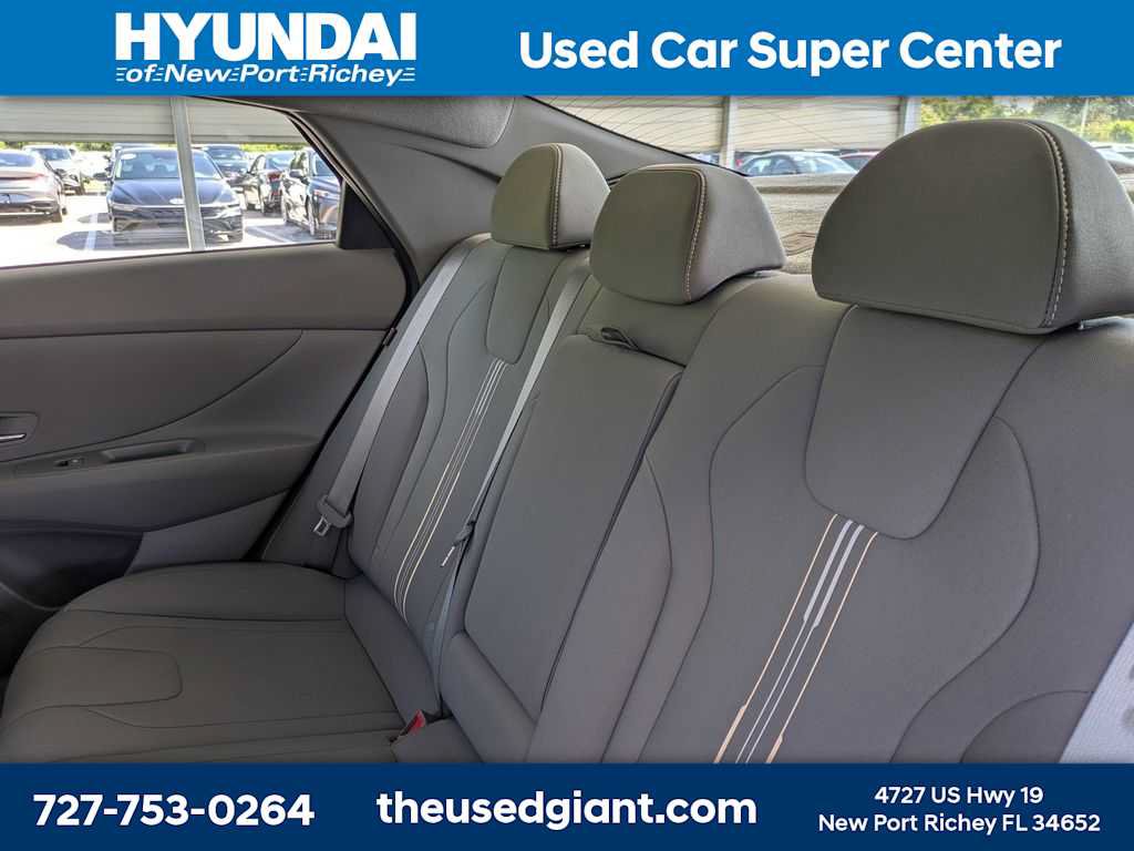 Certified 2025 Hyundai Elantra SEL FWD image 13