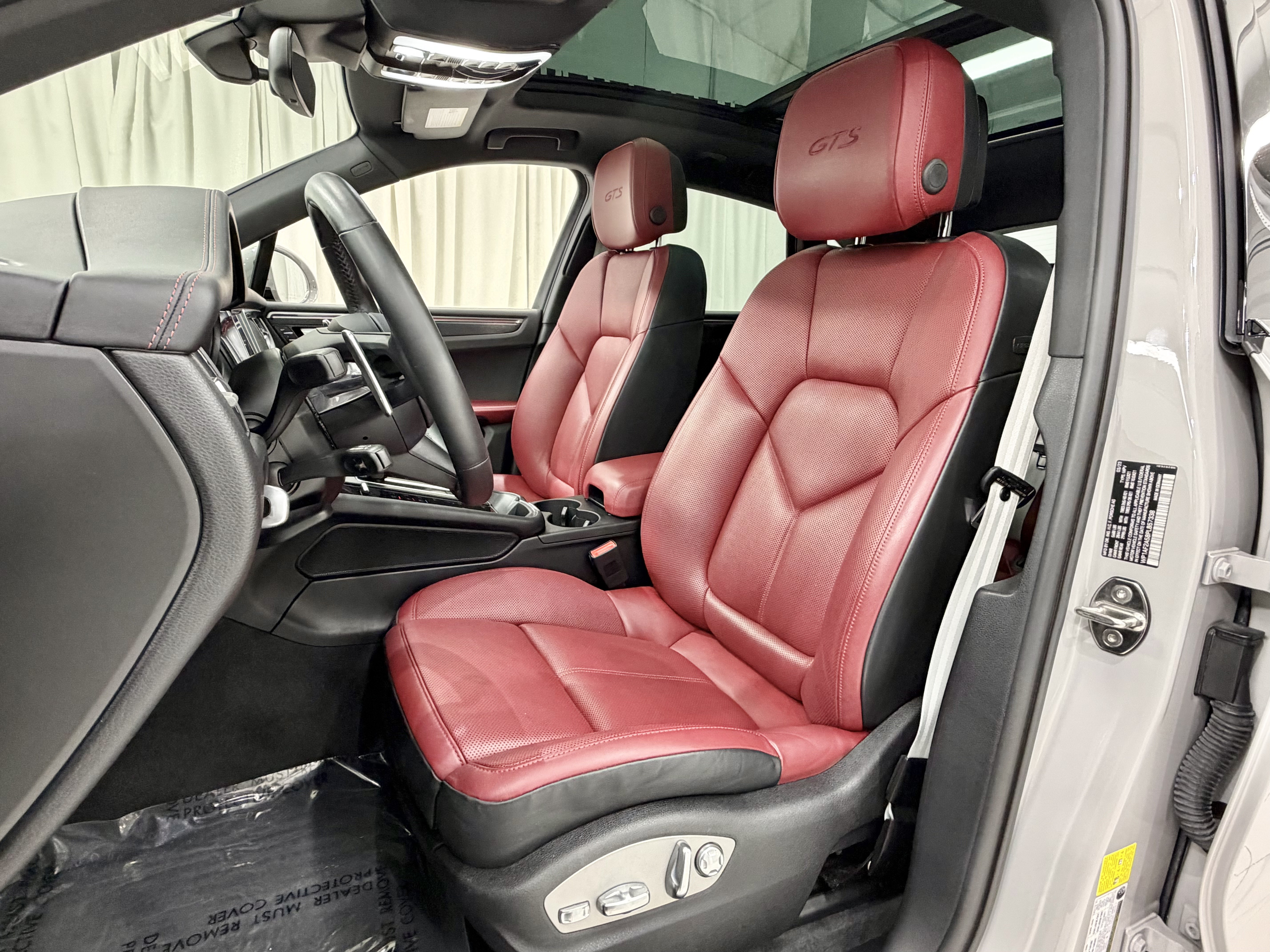 Certified 2023 Porsche Macan GTS AWD/4WD image 32