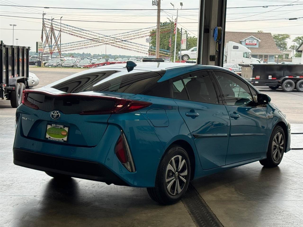 Used 2018 Toyota Prius Prime Advanced FWD image 3