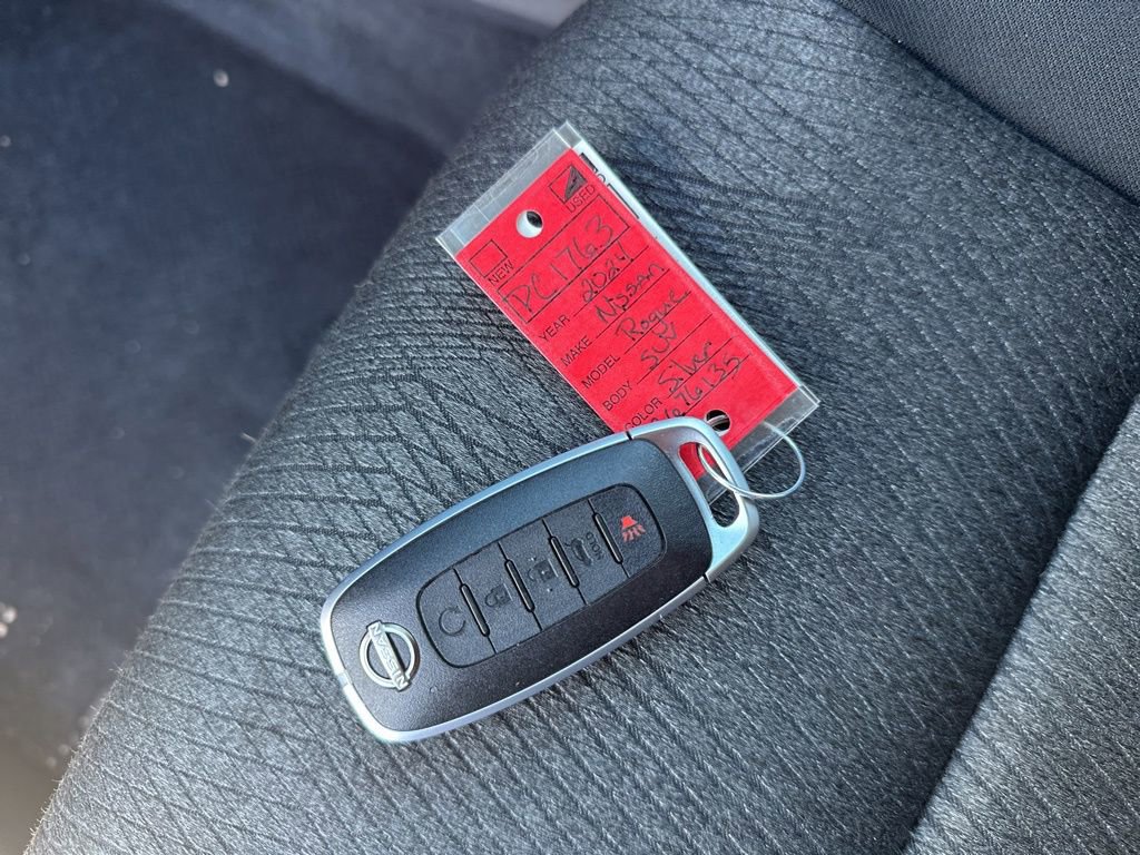 Used 2024 Nissan Rogue SV image 36