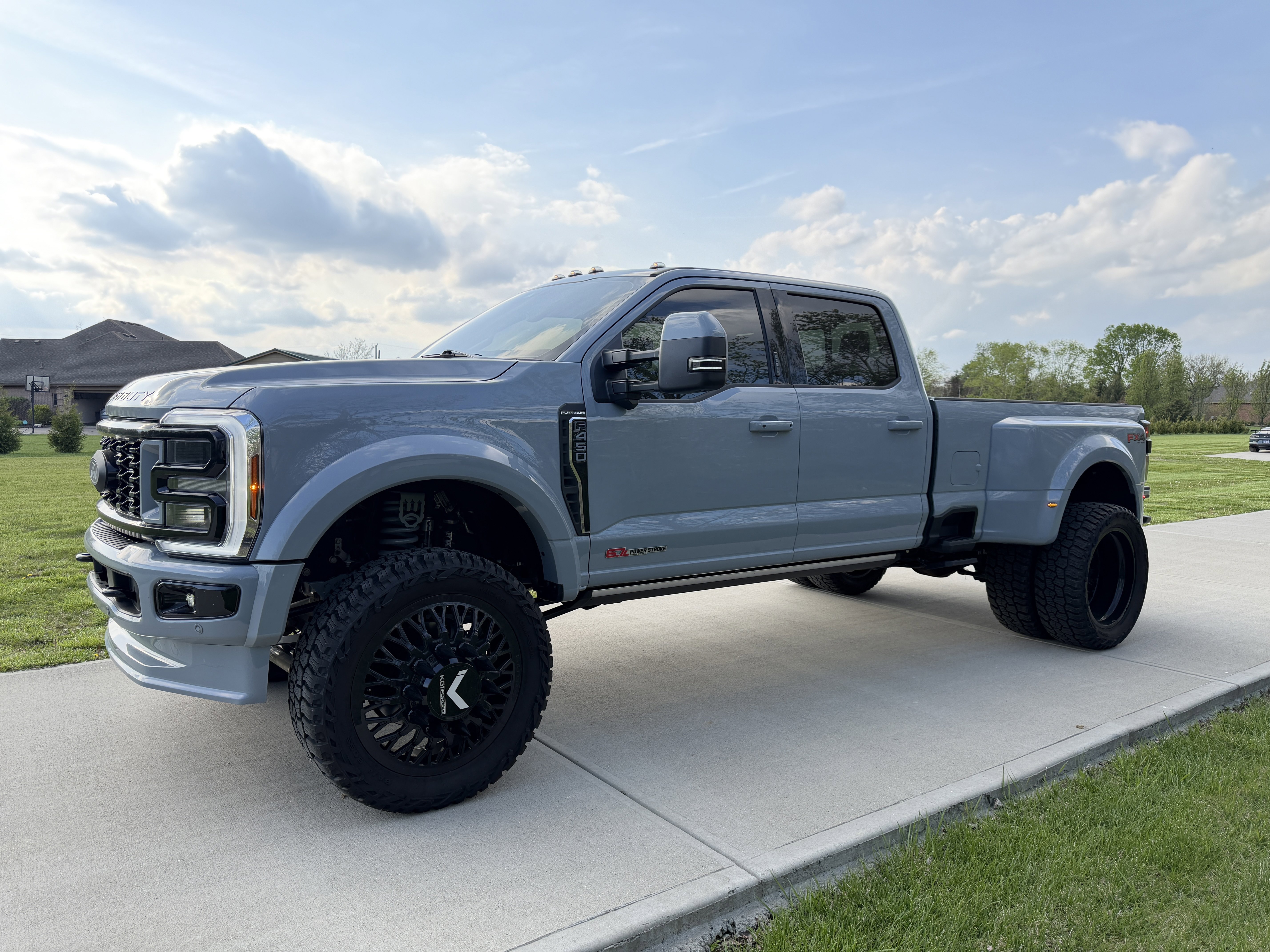 Used 2024 Ford F450 Platinum w/ FX4 Off-Road Package image 4