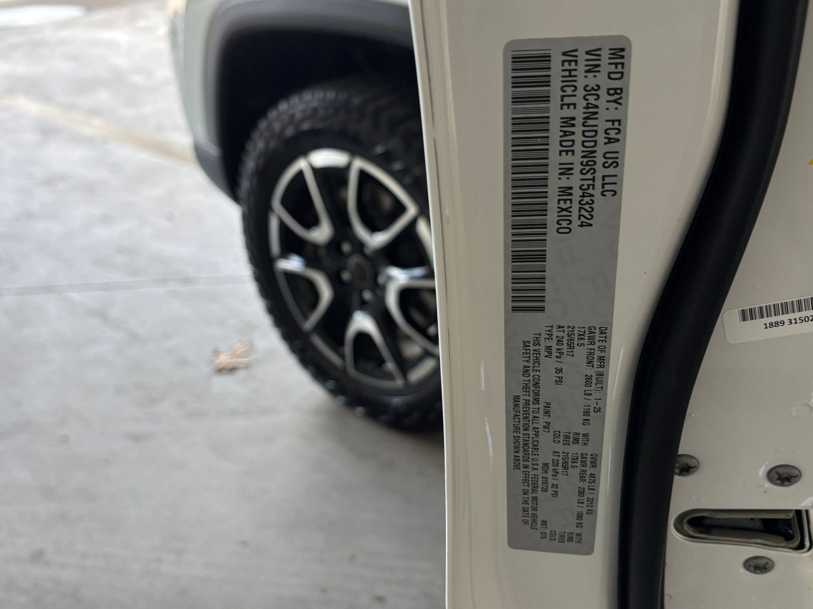 Used 2025 Jeep Compass Trailhawk AWD/4WD image 29