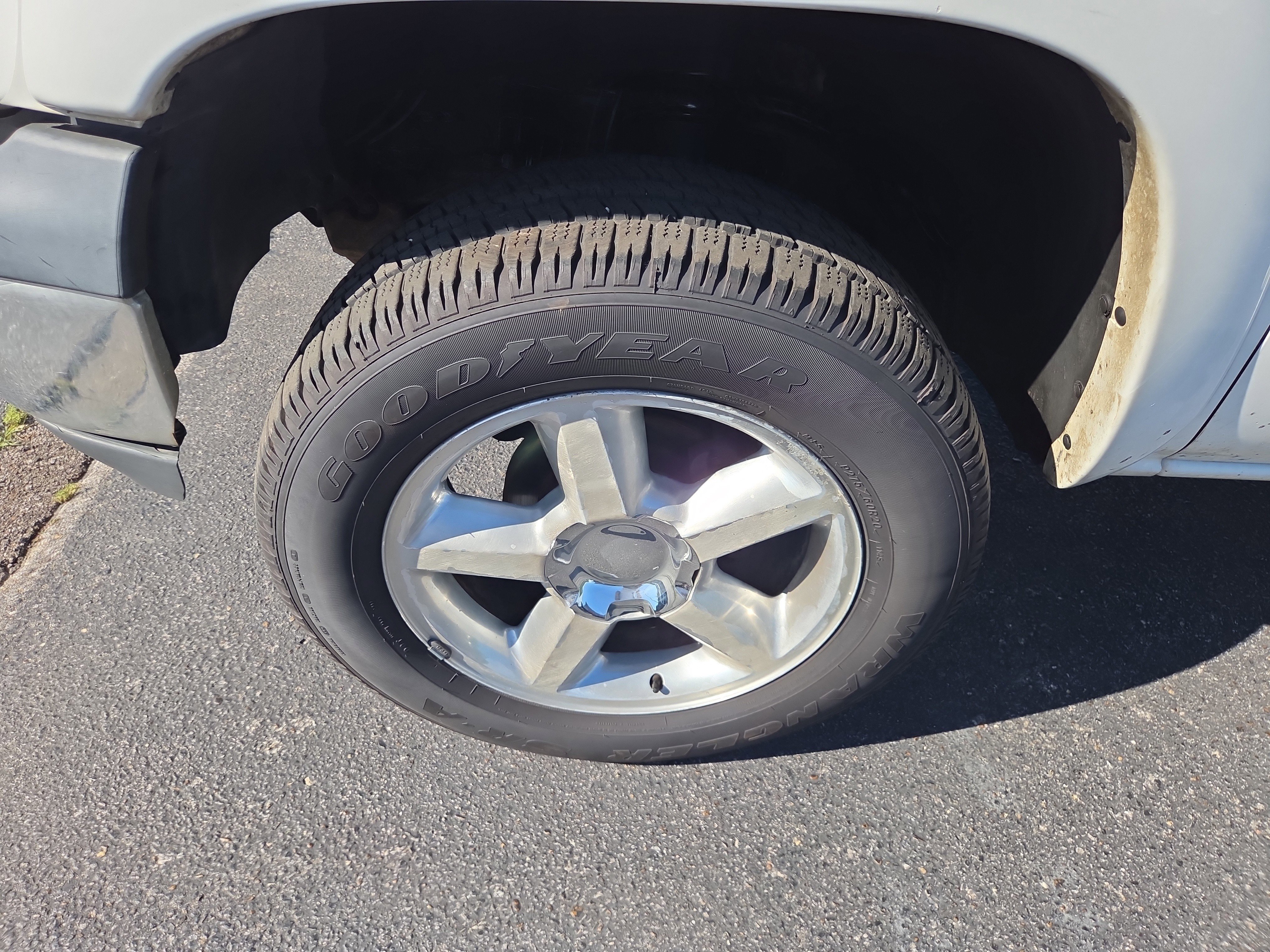 Used 2005 Chevrolet Suburban LT w/ Preferred Equipment Group RWD image 9