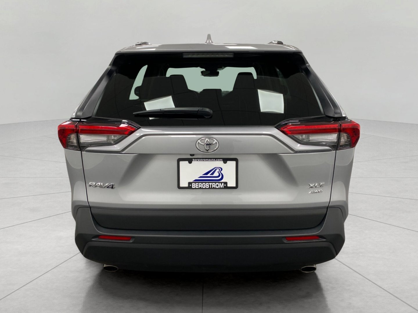 Used 2025 Toyota RAV4 XLE AWD/4WD image 5