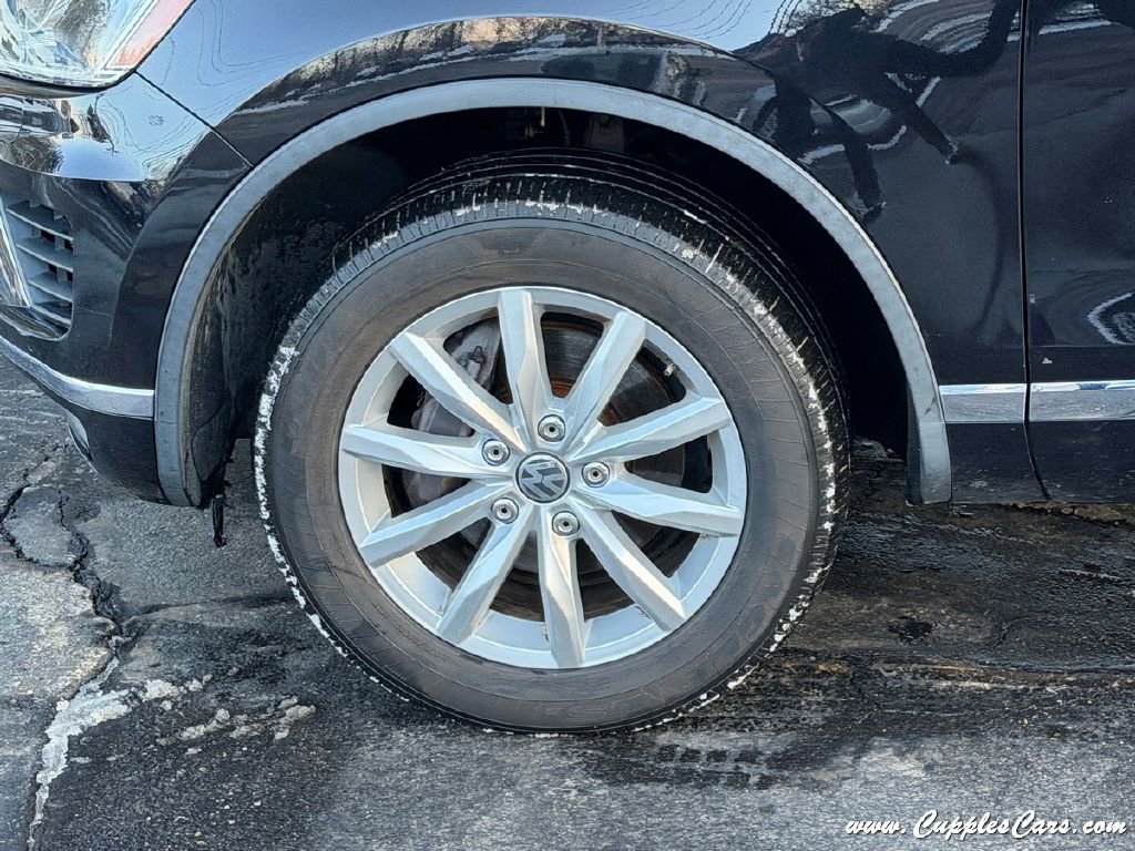 Used 2017 Volkswagen Touareg Sport AWD/4WD image 45