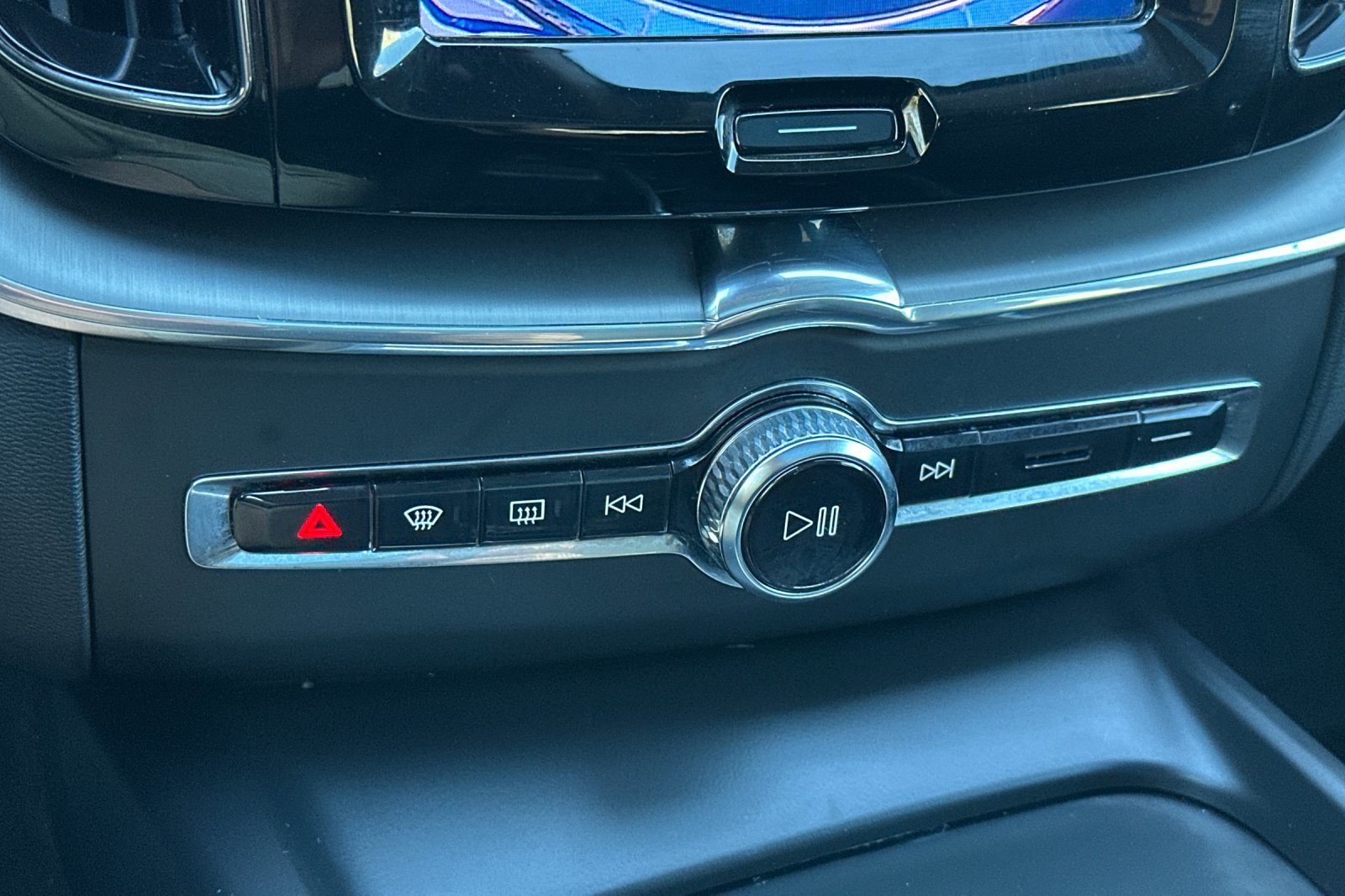 Certified 2023 Volvo XC60 B5 Core w/ Climate Package image 24