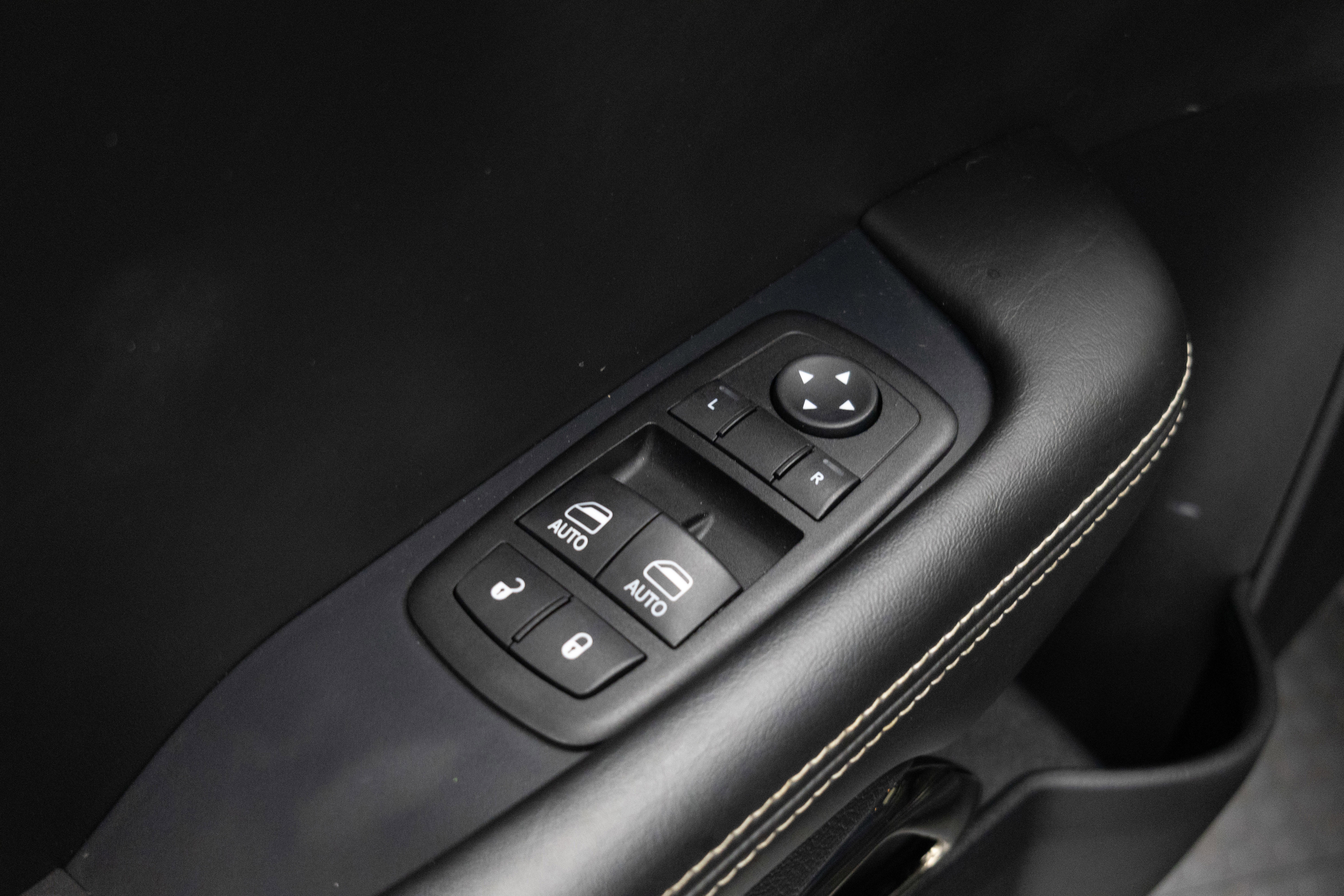 Used 2015 Dodge Challenger SRT Hellcat image 29