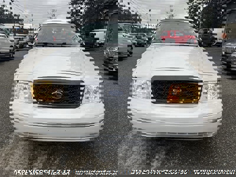 Used 2004 Ford Crown Victoria LX image 2