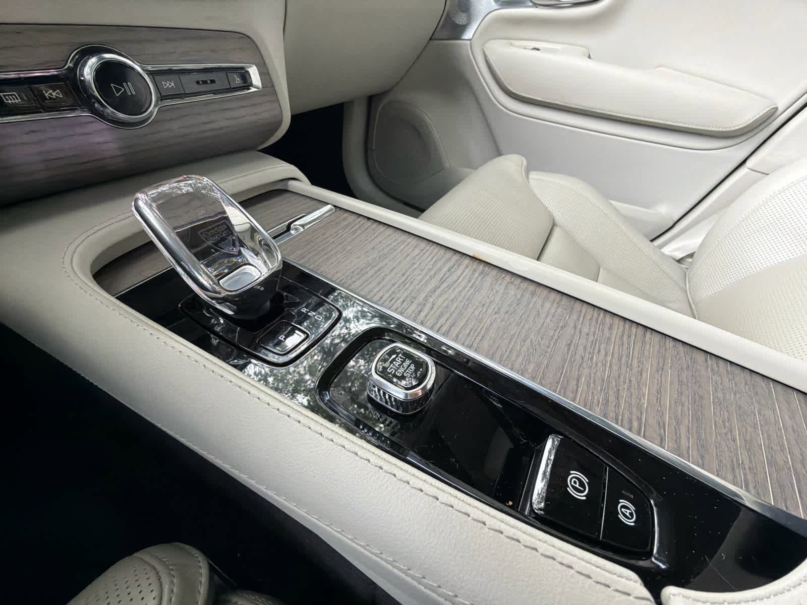 Used 2023 Volvo XC90 B6 Ultimate w/ Lounge Package AWD/4WD image 28