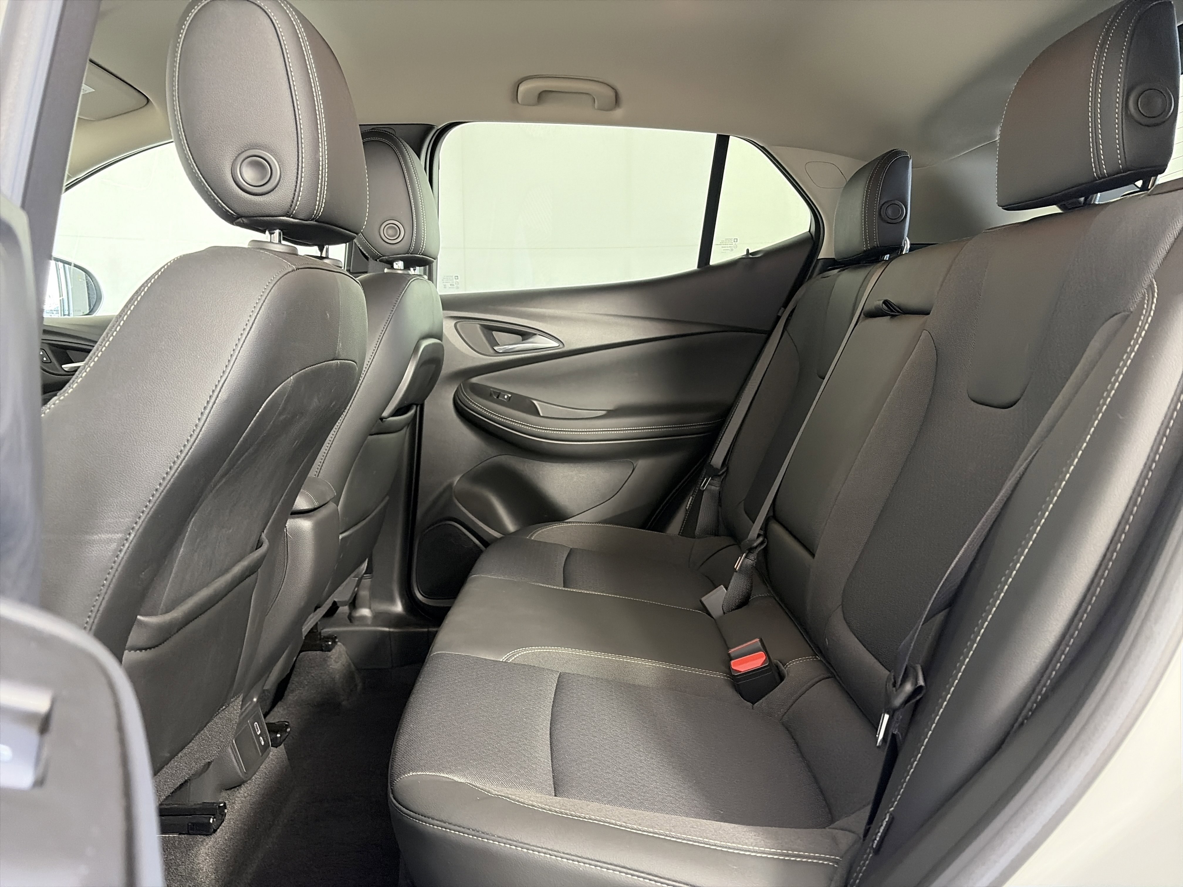 Certified 2022 Buick Encore GX Select w/ Sport Touring Package image 8