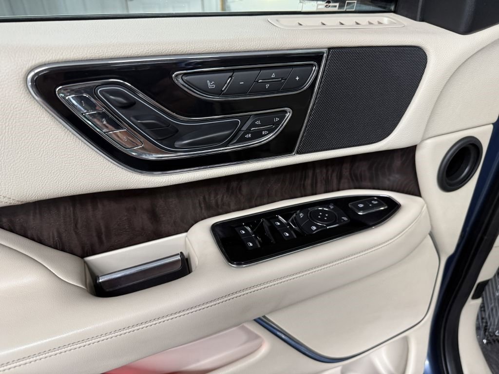 Used 2018 Lincoln Navigator L Reserve w/ Technology Package image 24