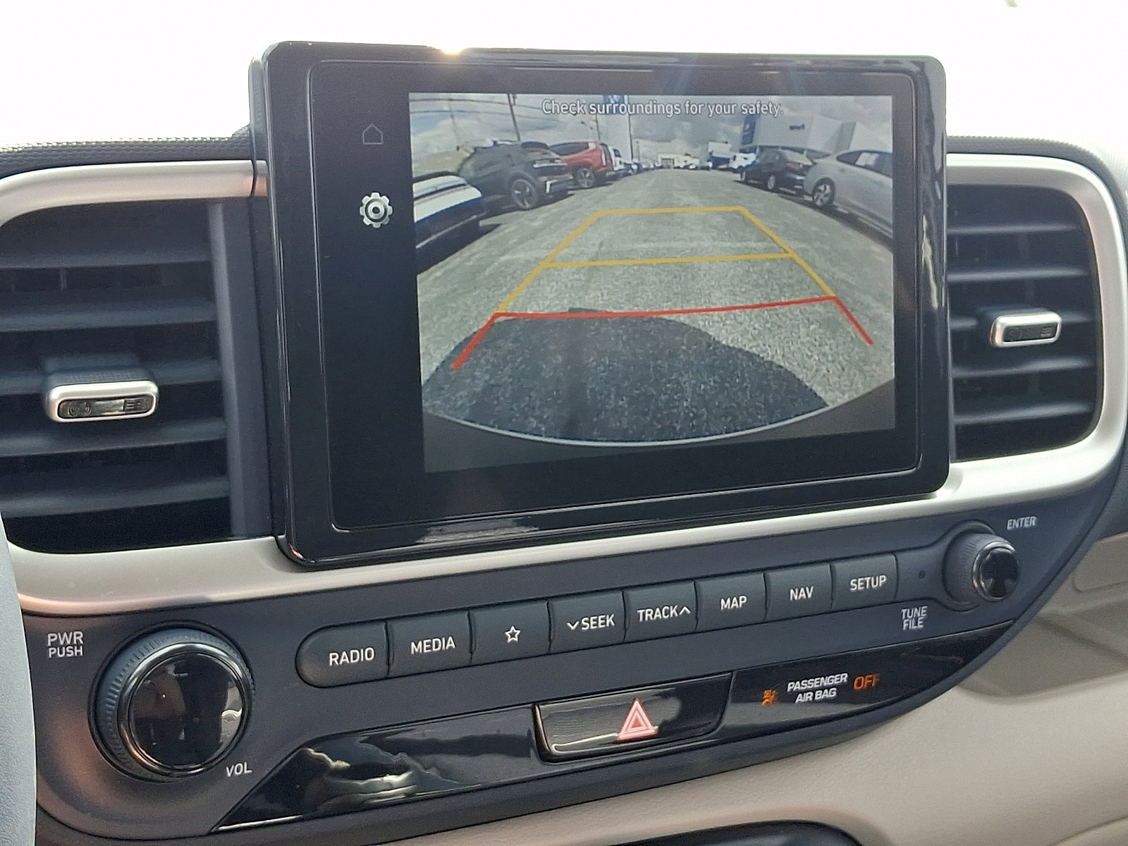 Certified 2022 Hyundai Venue Limited w/ Cargo Package image 18