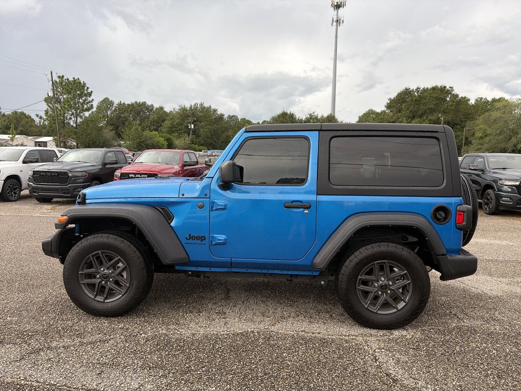 Used 2024 Jeep Wrangler Sport AWD/4WD image 3