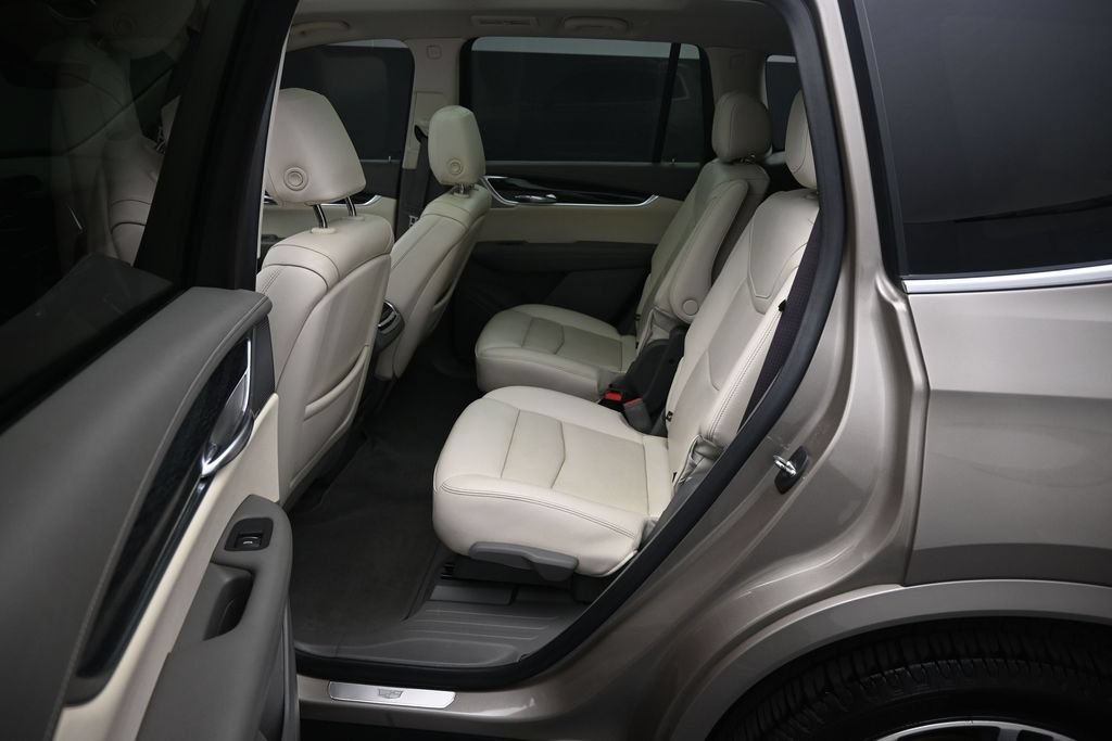 Used 2022 Cadillac XT6 Premium Luxury w/ Technology Package FWD image 20