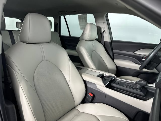 Used 2024 Toyota Grand Highlander AWD image 26