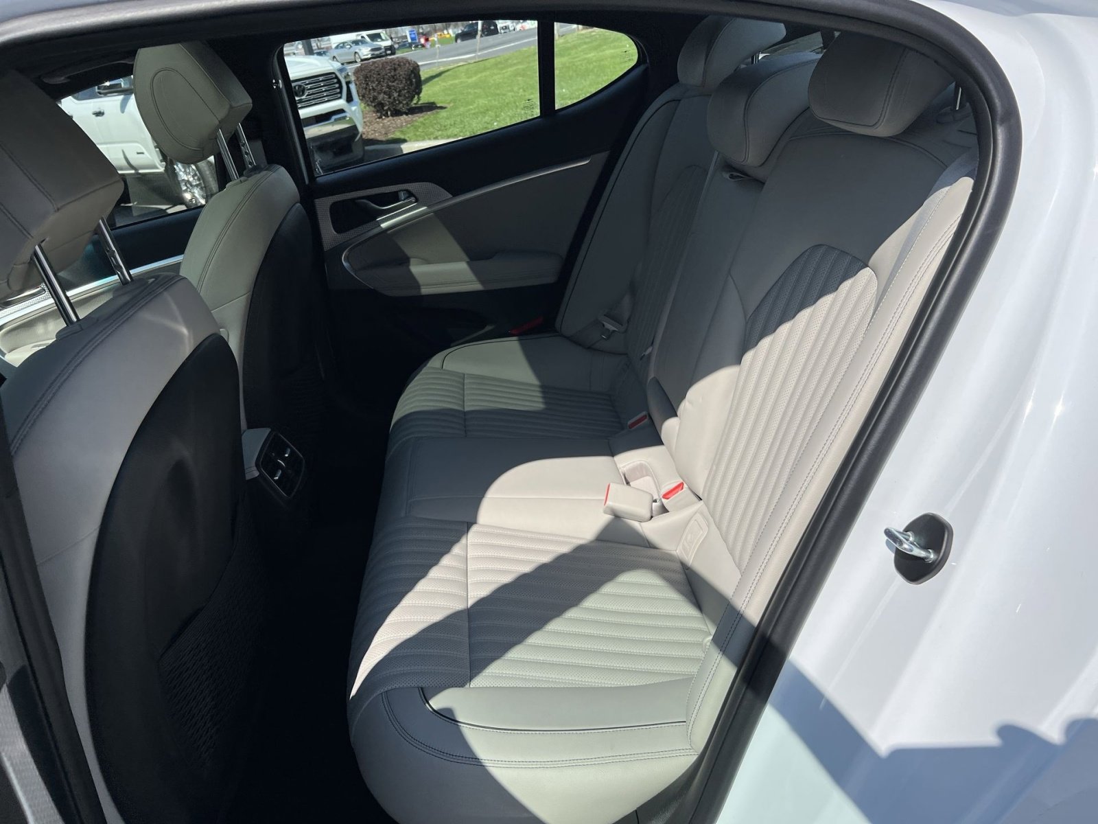 Used 2023 Genesis G70 2.0T w/ Sport Prestige Package image 25