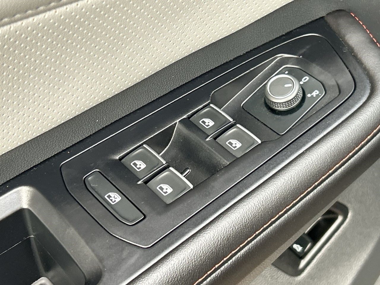 Used 2024 Volkswagen Atlas Peak Edition SEL AWD/4WD image 18