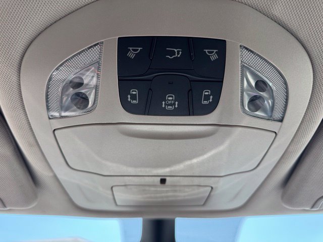 Used 2024 Chrysler Pacifica Touring-L FWD image 19