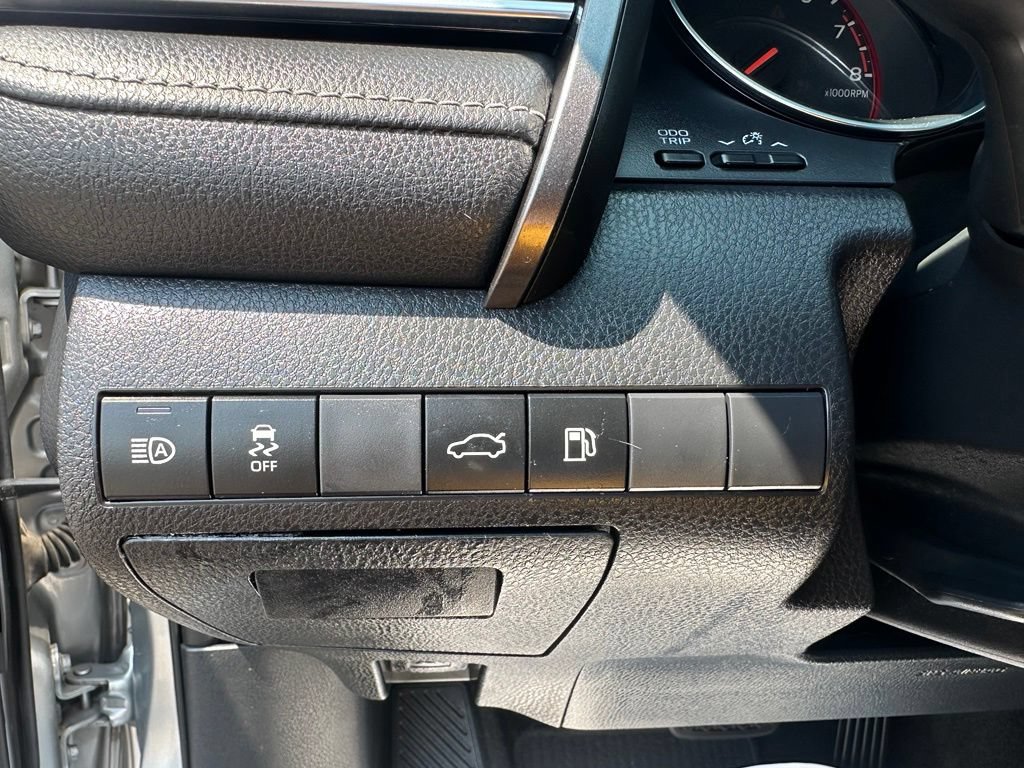 Used 2018 Toyota Camry XSE FWD image 12