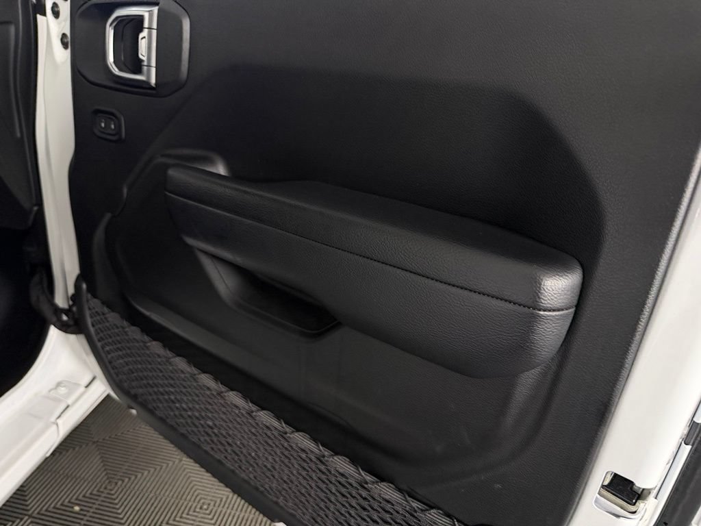 Used 2024 Jeep Wrangler Unlimited AWD/4WD image 32