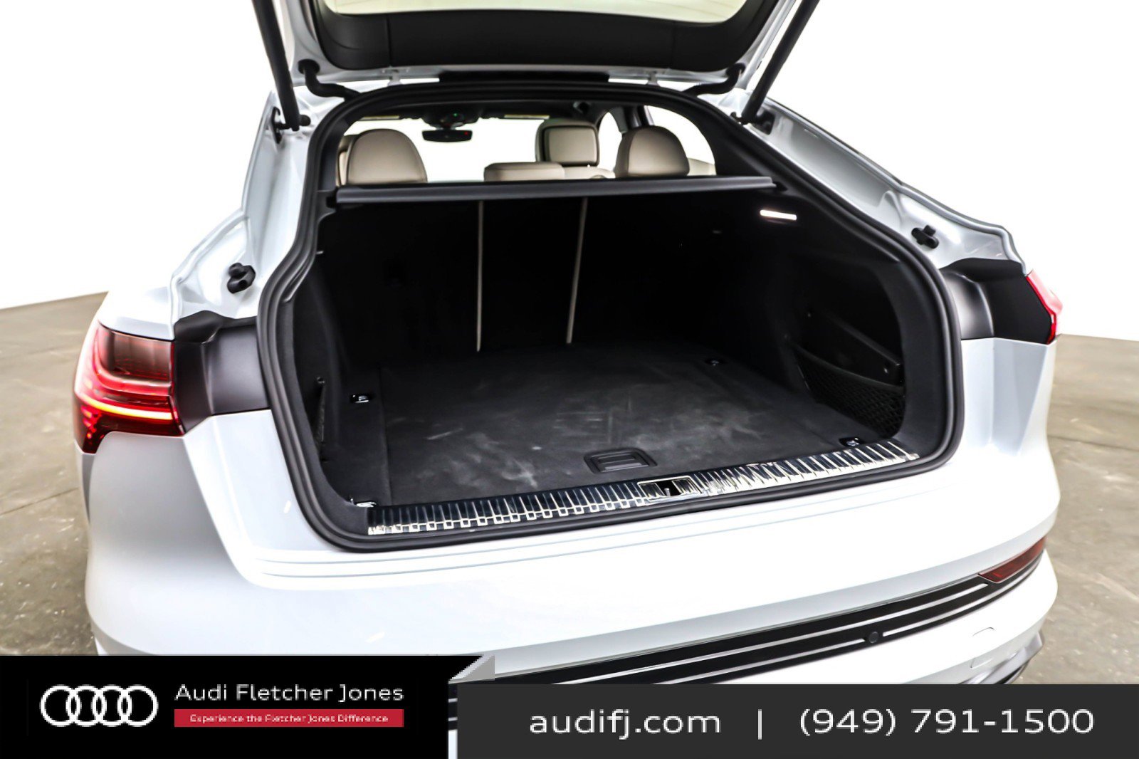 Used 2023 Audi e-tron Prestige w/ Prestige Package image 23