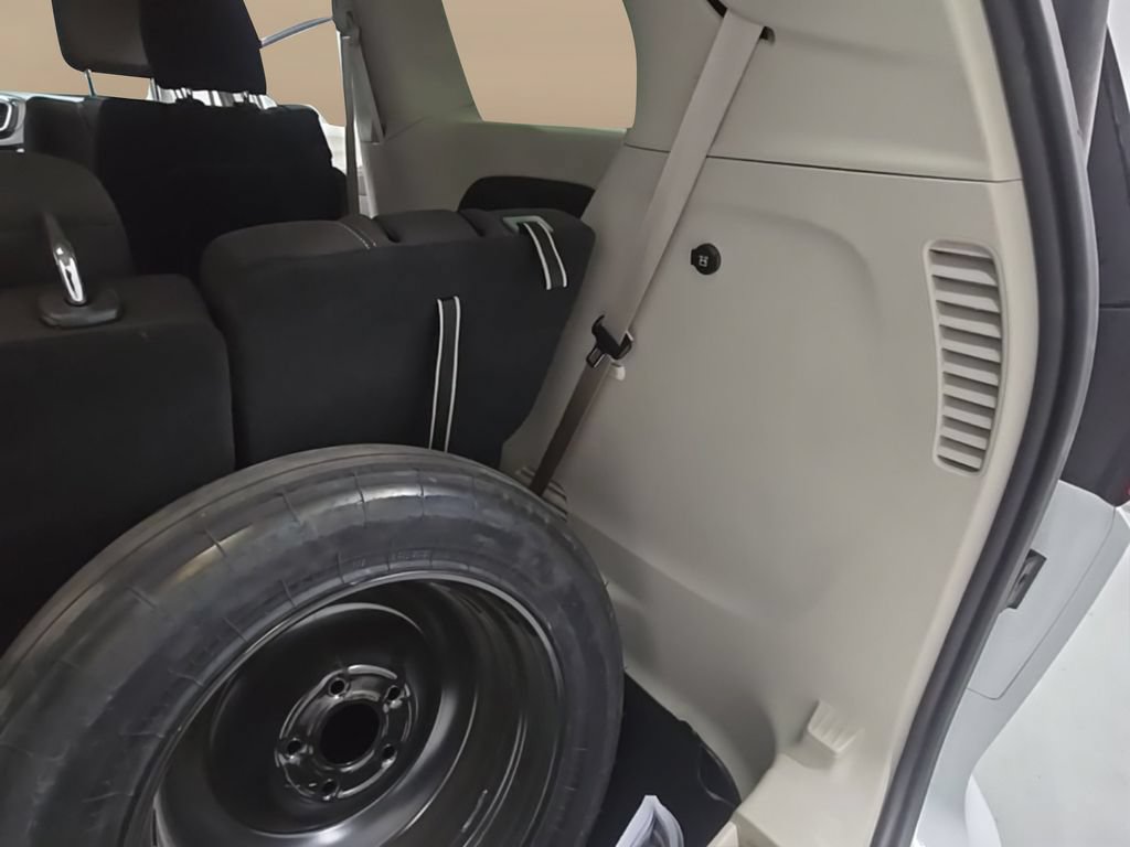 Used 2022 Chrysler Voyager LX FWD image 38