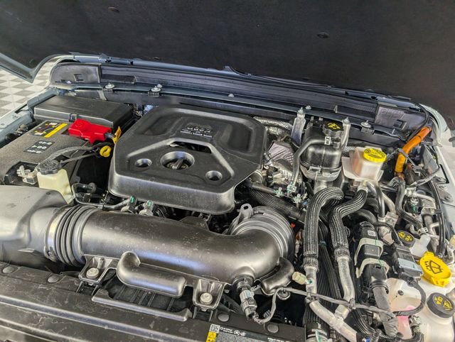 Used 2025 Jeep Wrangler Unlimited Sahara image 32