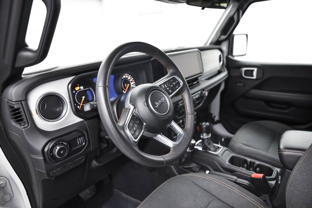Used 2024 Jeep Wrangler Sahara image 16