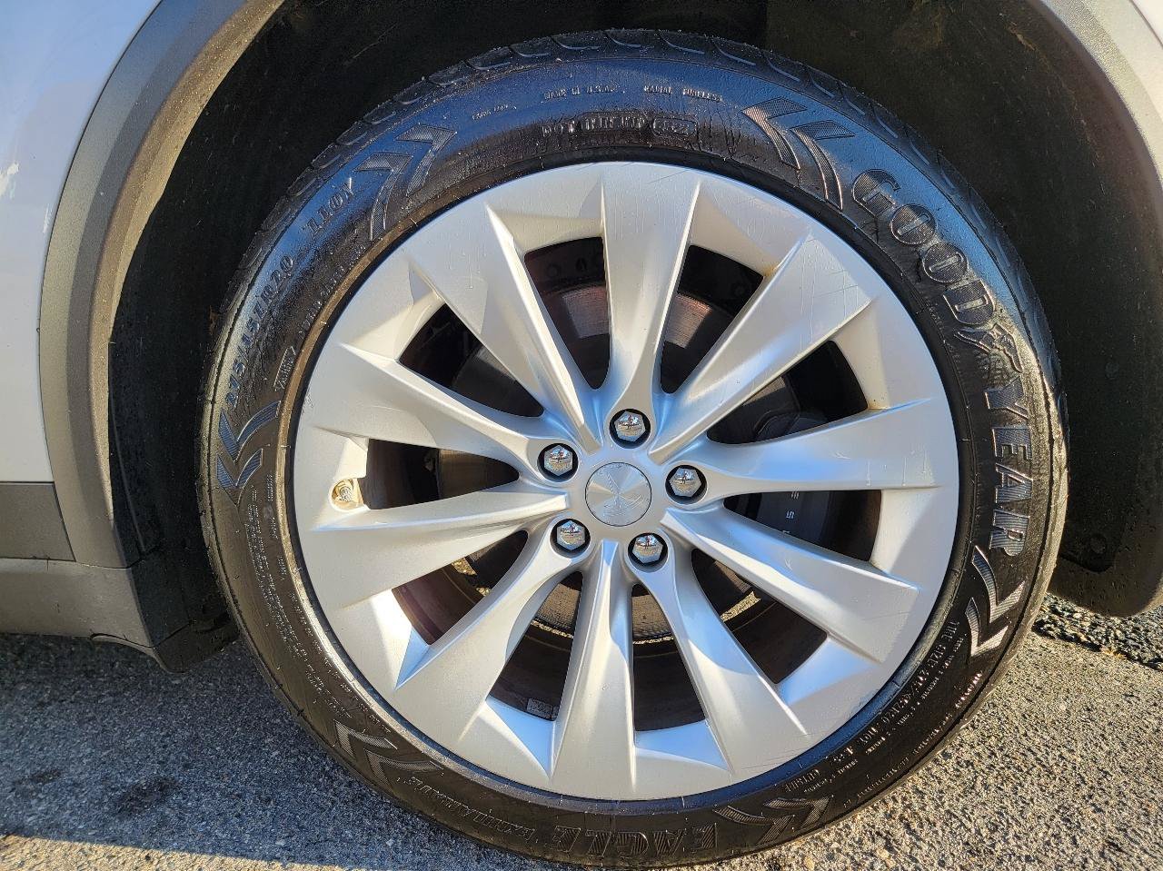 Used 2017 Tesla Model X 75D AWD/4WD image 16