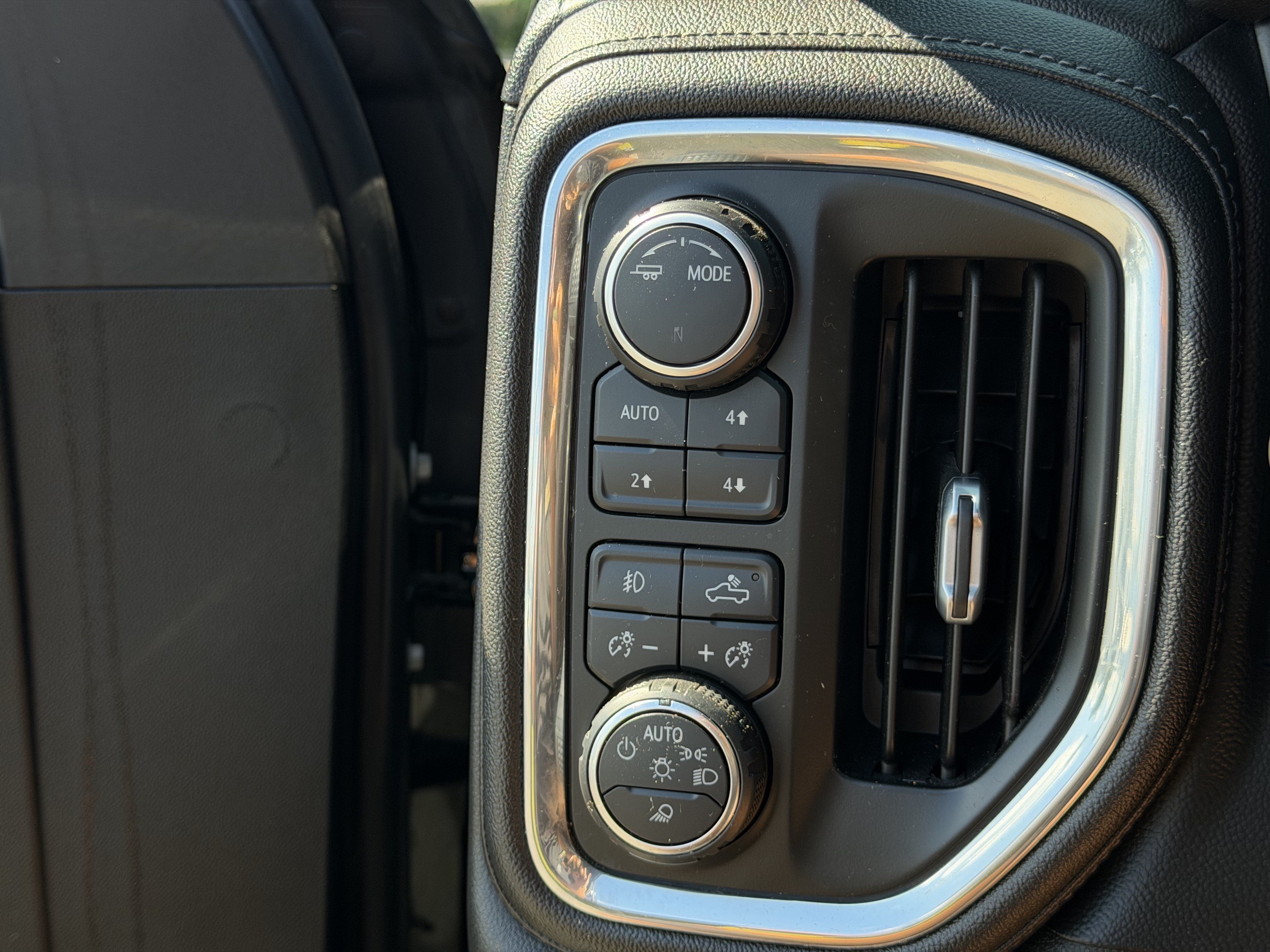 Used 2021 Chevrolet Silverado 1500 High Country AWD/4WD image 15