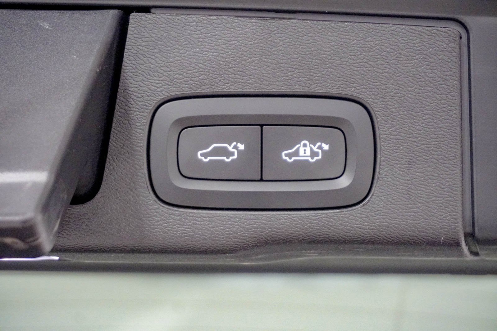 Used 2025 Volvo XC60 B5 Plus image 9