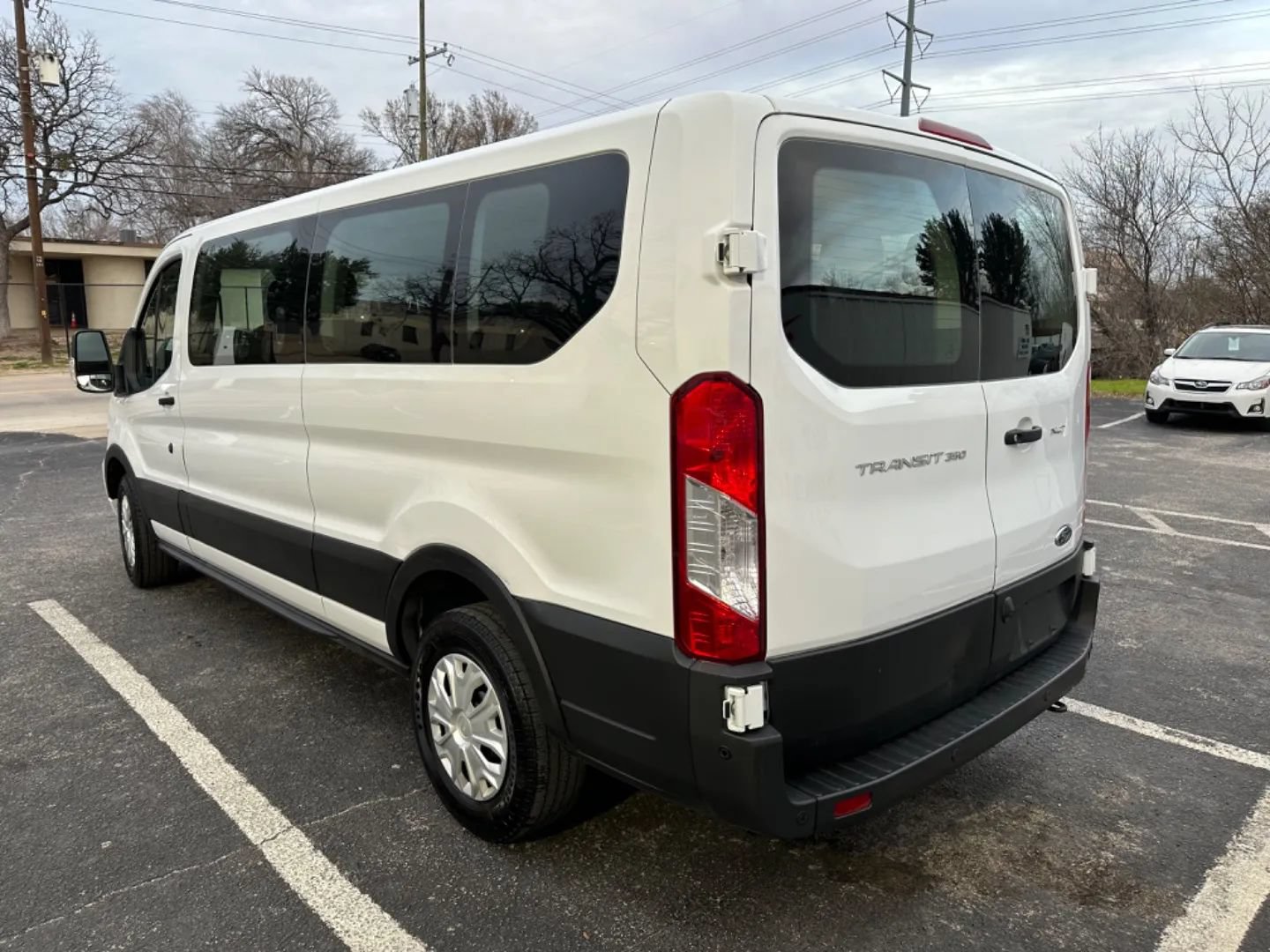 Used 2021 Ford Transit 350 XLT RWD image 3