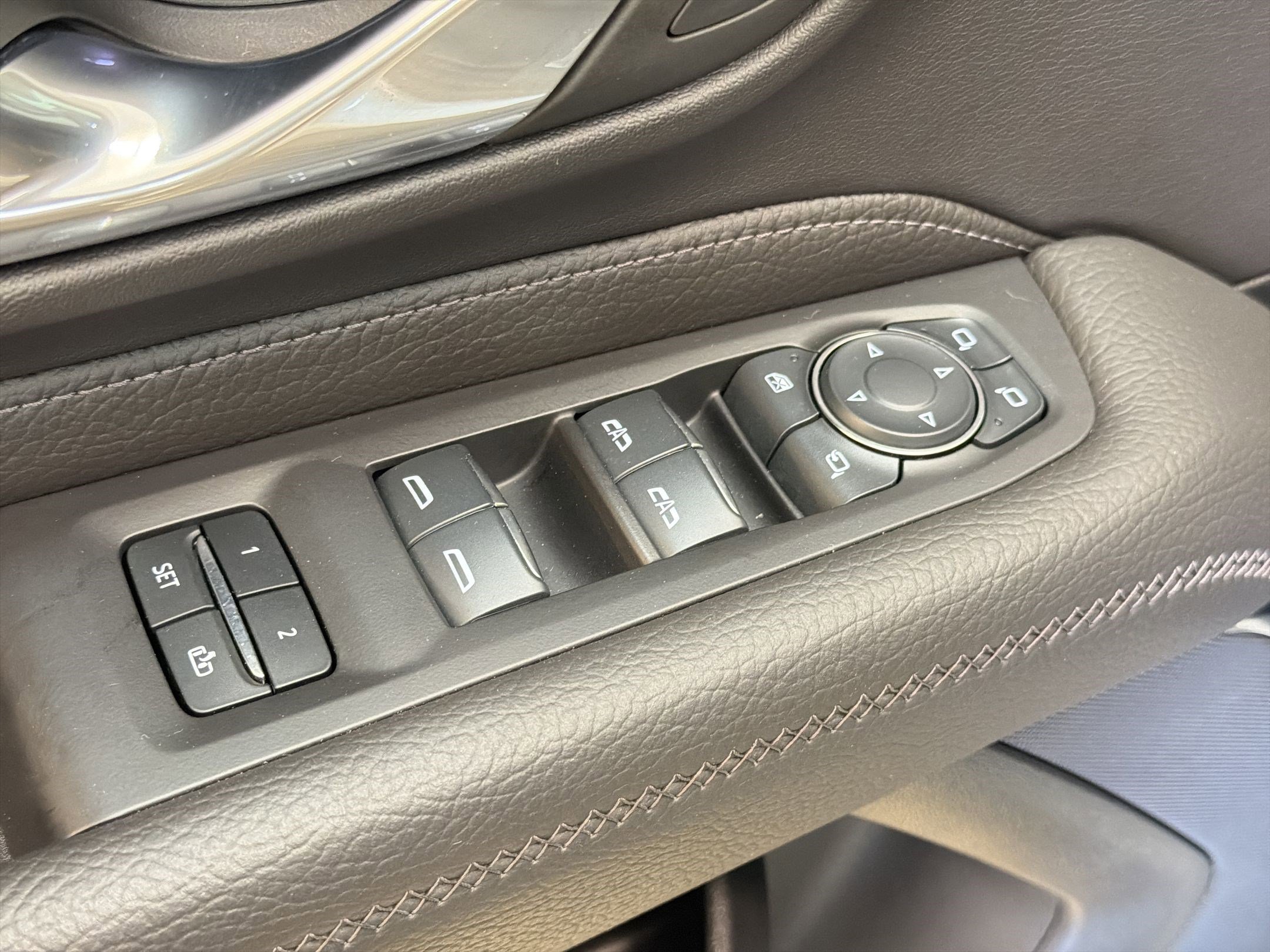 Used 2024 GMC Yukon XL Denali w/ Advanced Technology Package image 13