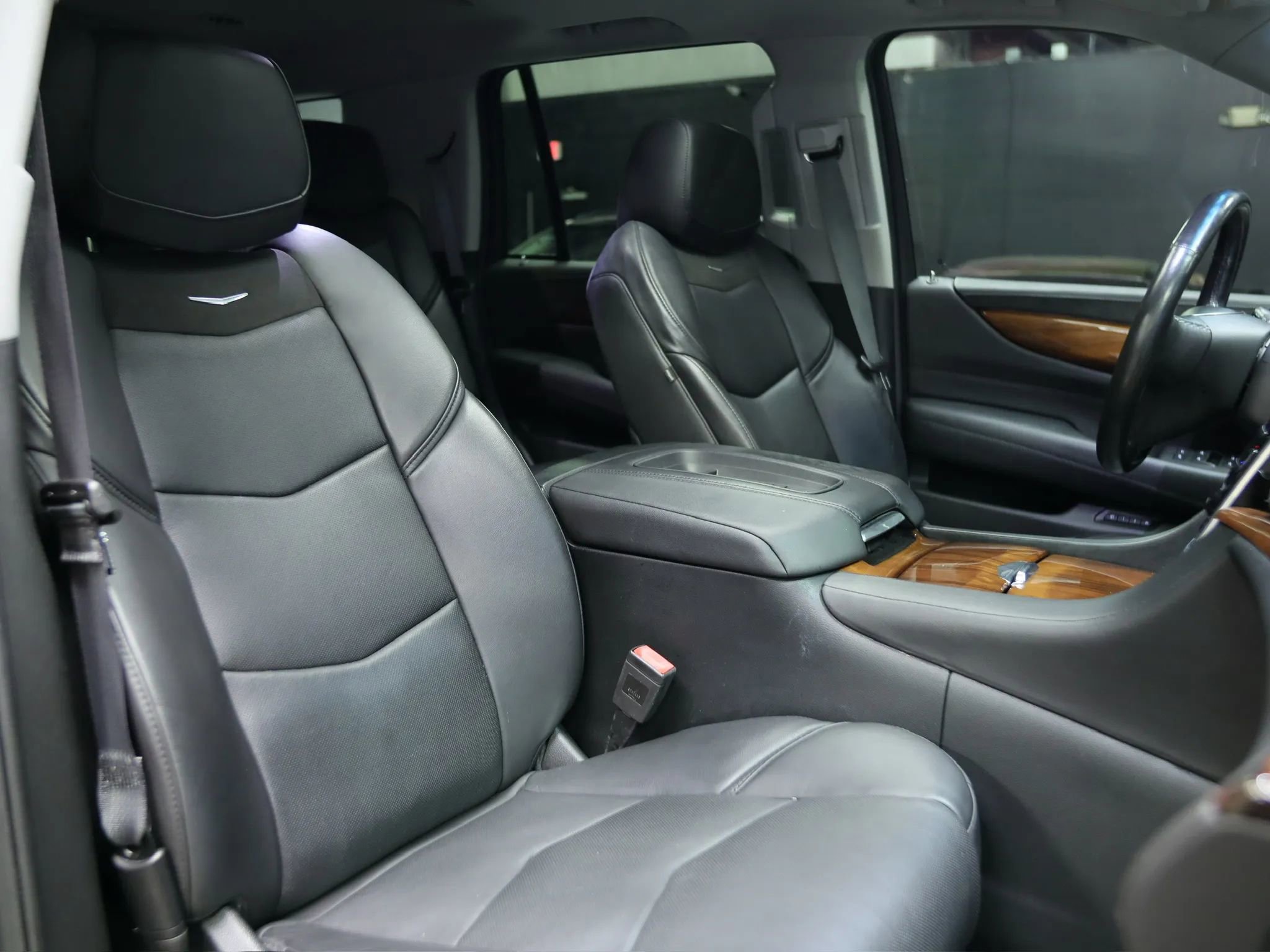 Used 2017 Cadillac Escalade Luxury image 25