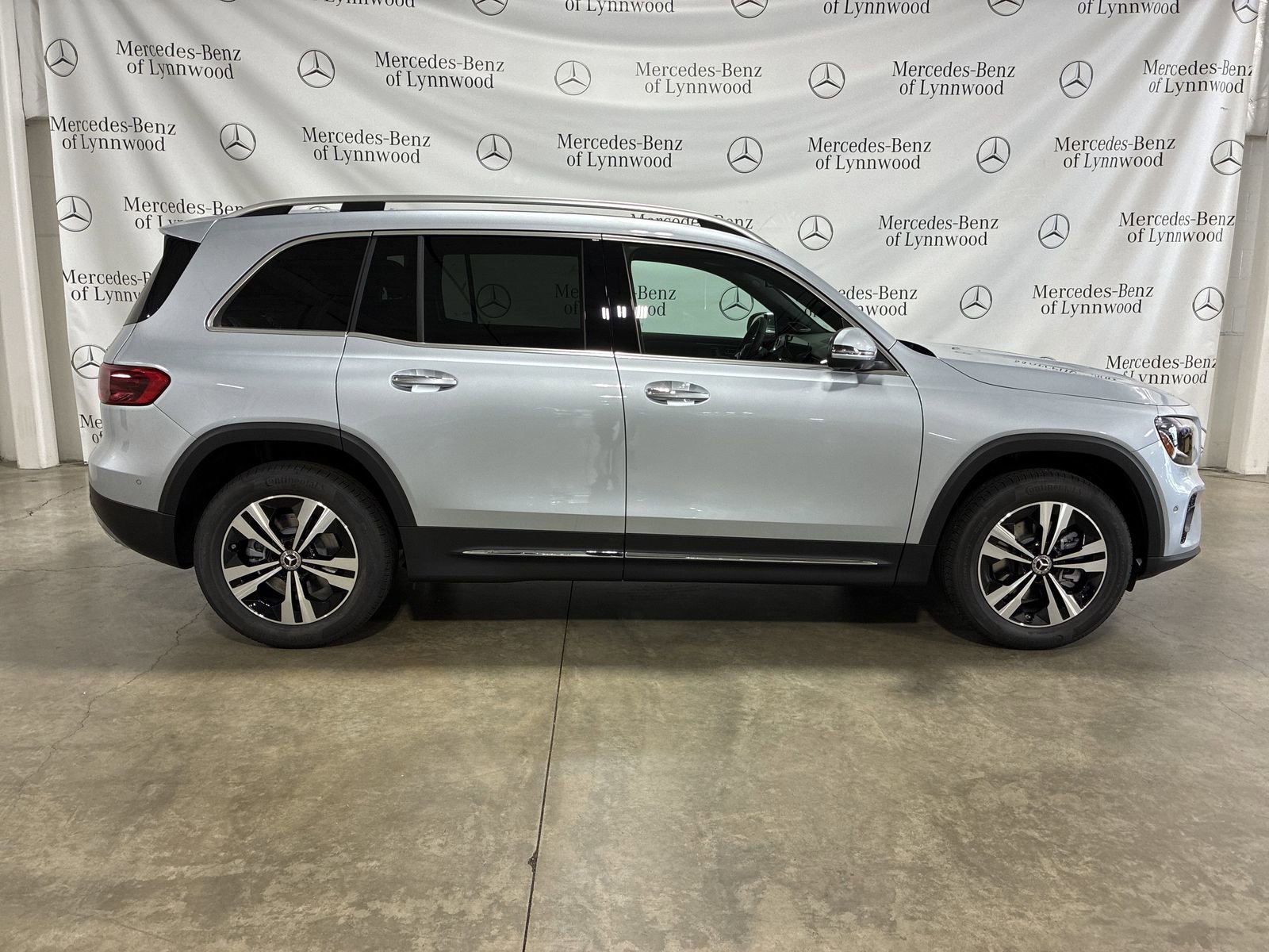 New 2025 Mercedes-Benz GLB 250 4MATIC image 3