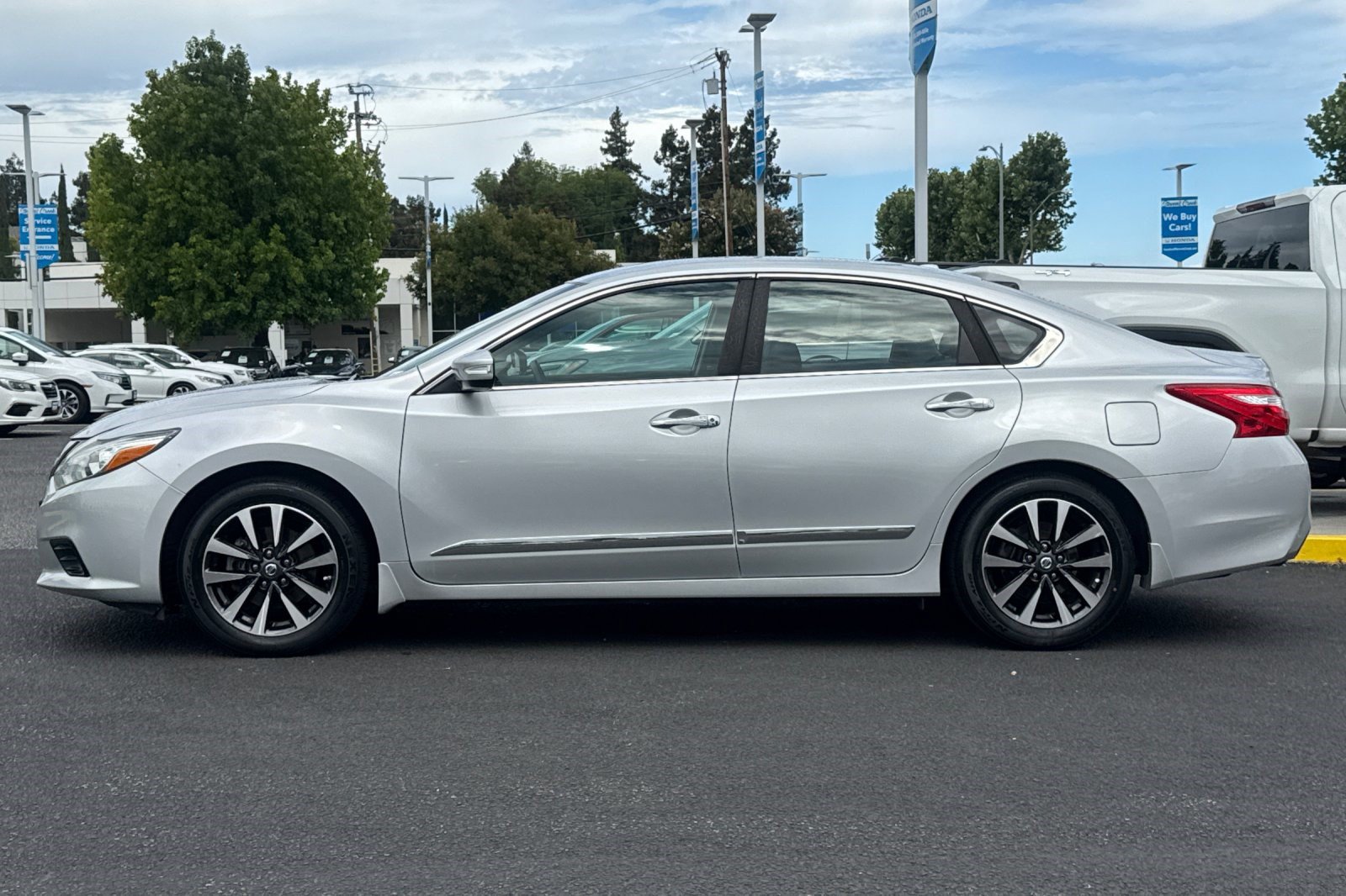 Used 2016 Nissan Altima 2.5 SL FWD image 2