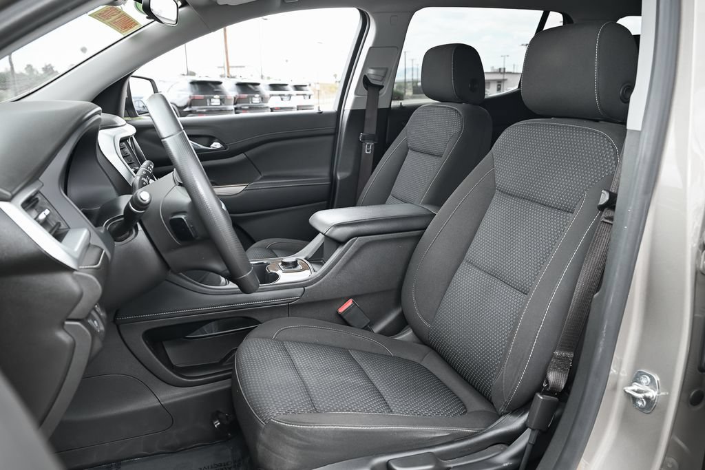 Used 2022 GMC Acadia SLE FWD image 19